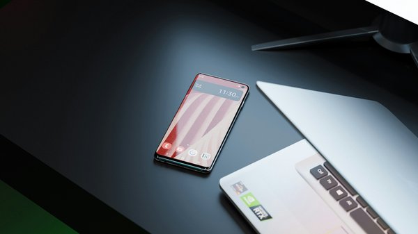 Quels sont les avantages de la recharge solaire pour un smartphone et comment l'utiliser efficacement?